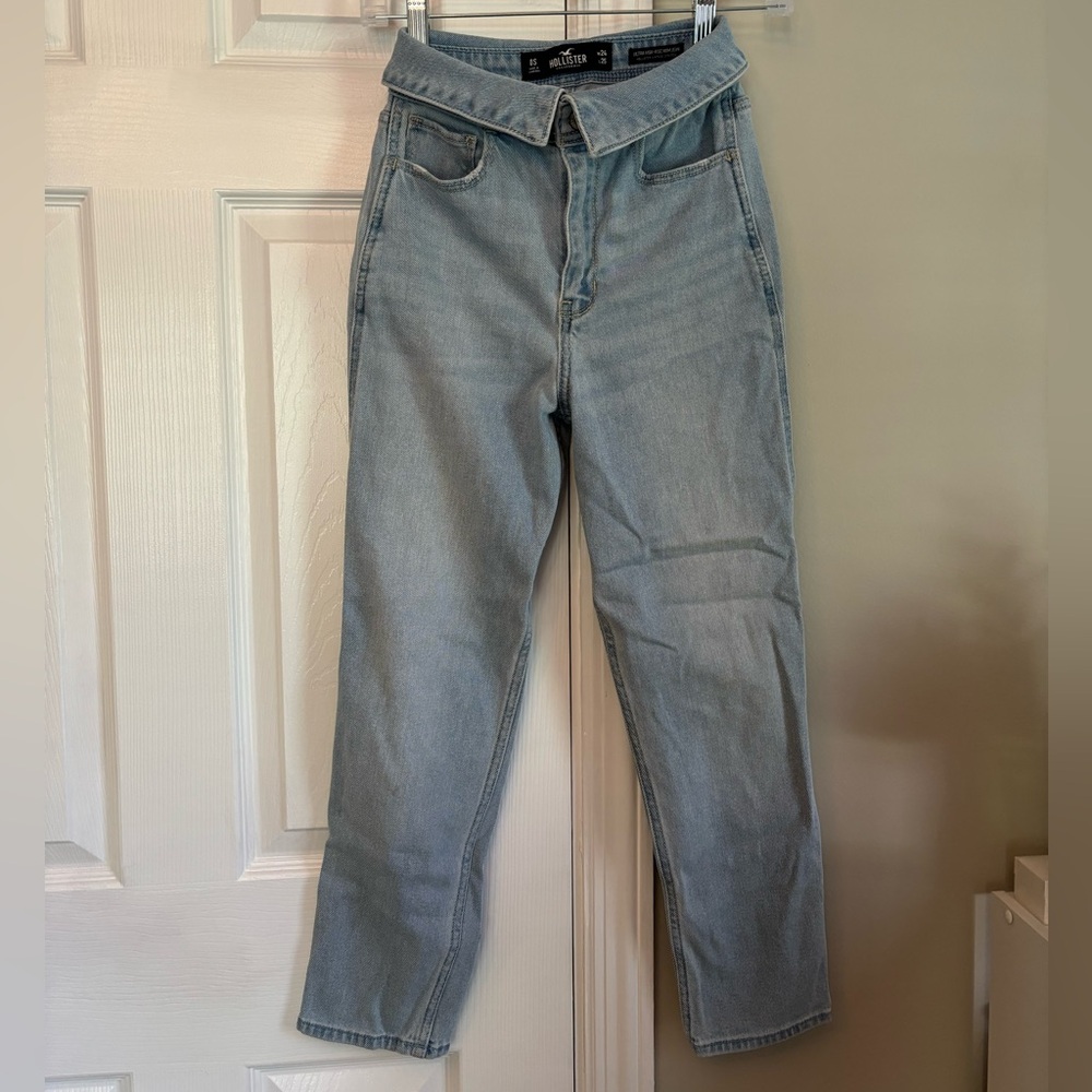 Hollister Women’s Ultra High Rise Mom Jeans